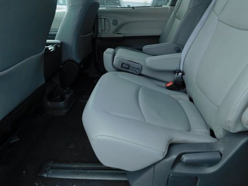 Used 2024 Toyota Sienna XLE image 21