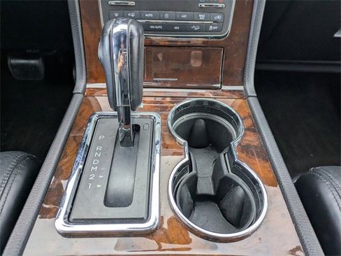 Used 2015 Lincoln Navigator 4WD image 19