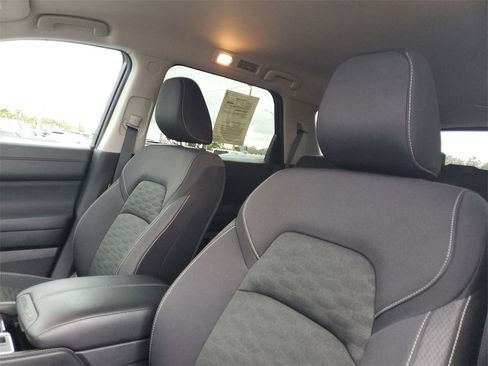 Certified 2025 Nissan Pathfinder SV image 25