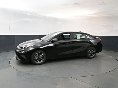 Used 2024 Kia Forte LXS w/ LXS Technology Package FWD image 2
