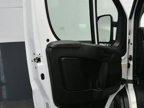 Used 2025 RAM ProMaster 2500 w/ Convenience Group image 15