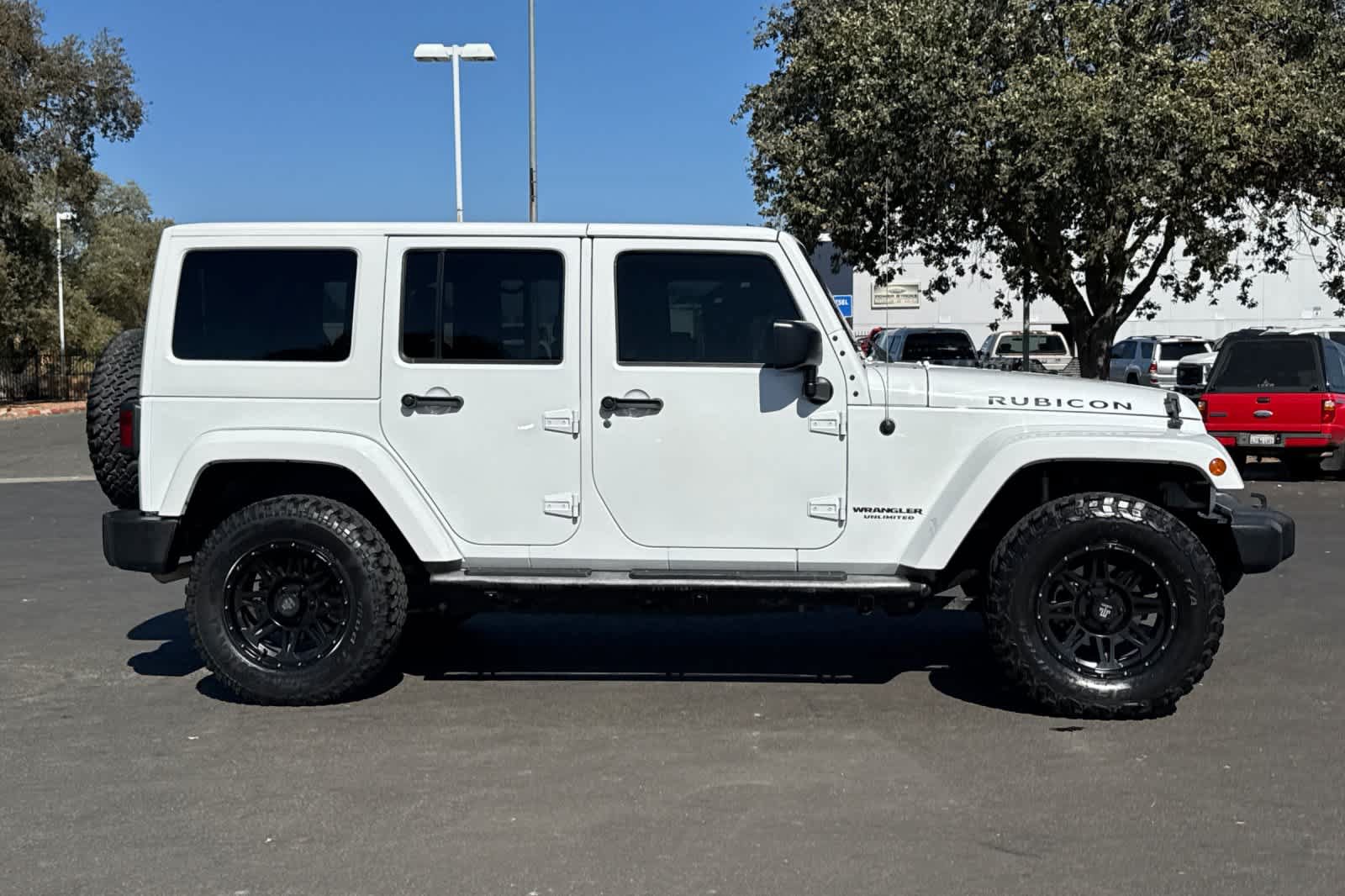 Used 2017 Jeep Wrangler Unlimited Rubicon w/ Connectivity Group AWD/4WD image 8