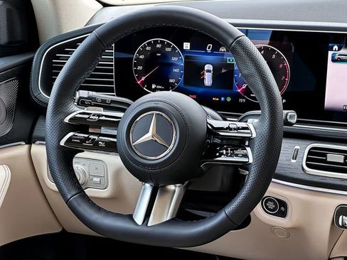 Certified 2025 Mercedes-Benz GLS 450 4MATIC image 25