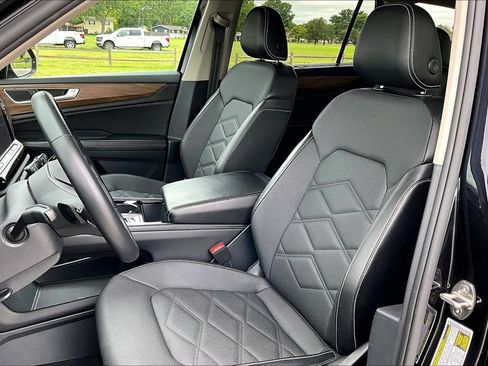 Used 2024 Volkswagen Atlas SE FWD image 23