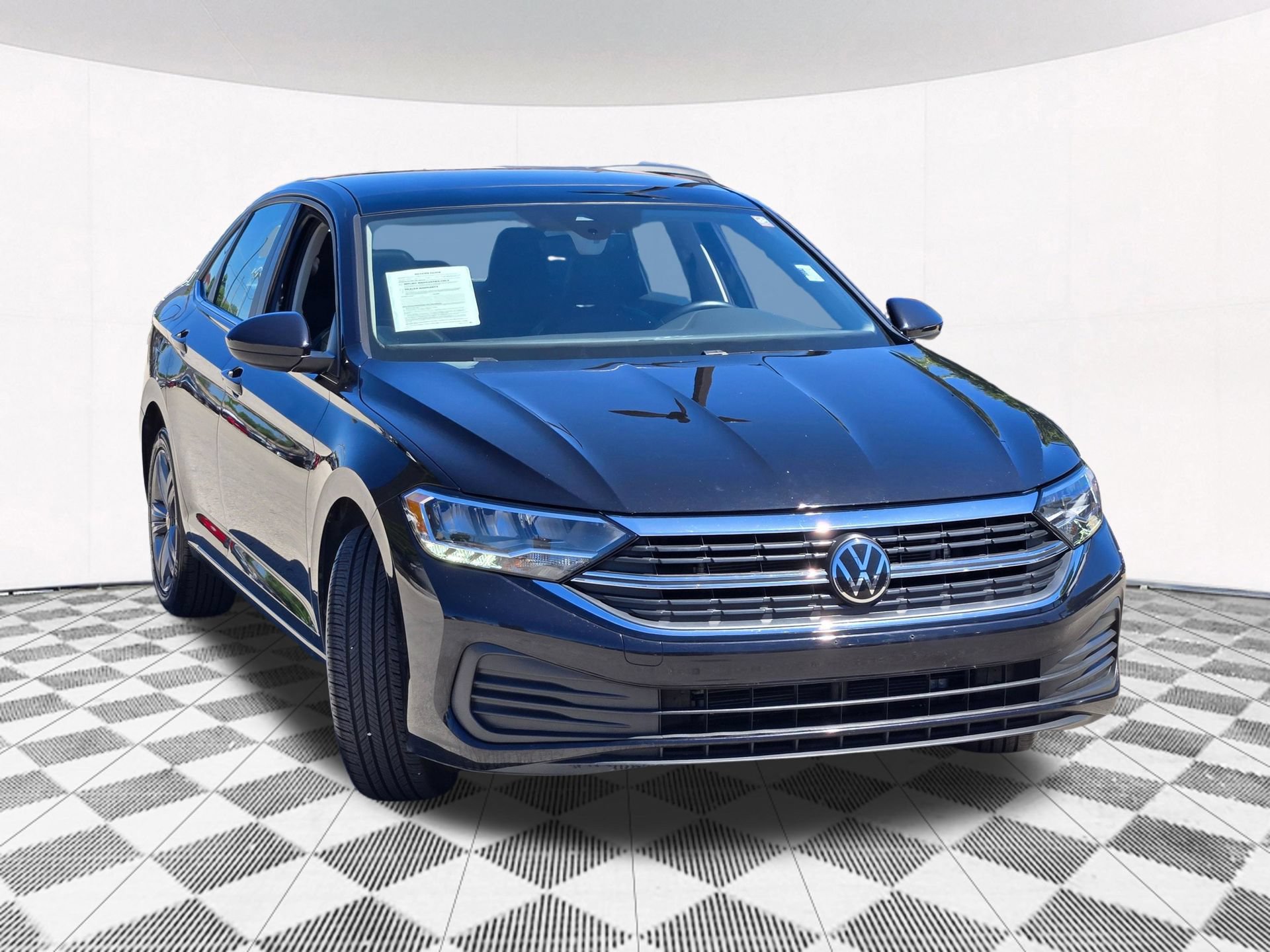 Used 2024 Volkswagen Jetta SE FWD image 4