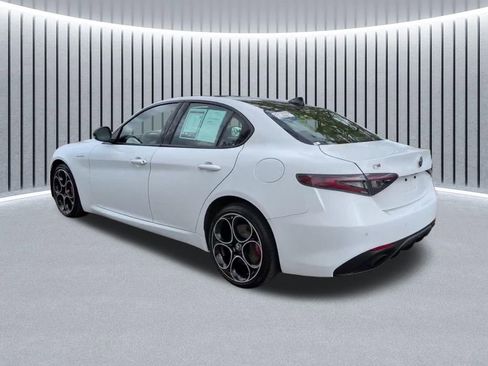Used 2024 Alfa Romeo Giulia Veloce AWD/4WD image 15