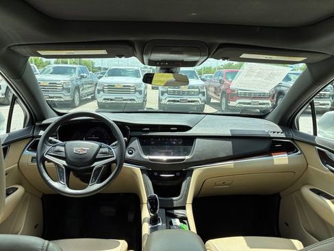 Certified 2017 Cadillac XT5 Luxury w/ Driver Awareness Package AWD/4WD image 13
