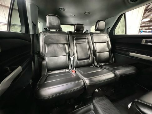 Used 2022 Ford Explorer XLT w/ Equipment Group 202A image 22