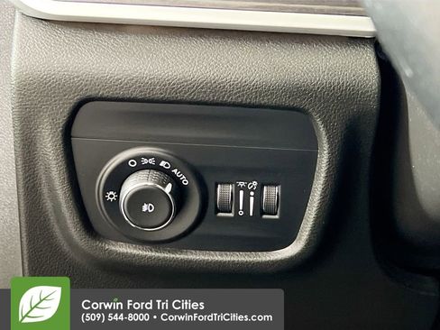 Used 2022 Jeep Grand Cherokee L Limited w/ Trailer Tow Group (B) image 21