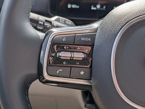 Used 2026 Kia Carnival SX w/ SX Dark Edition Package image 23