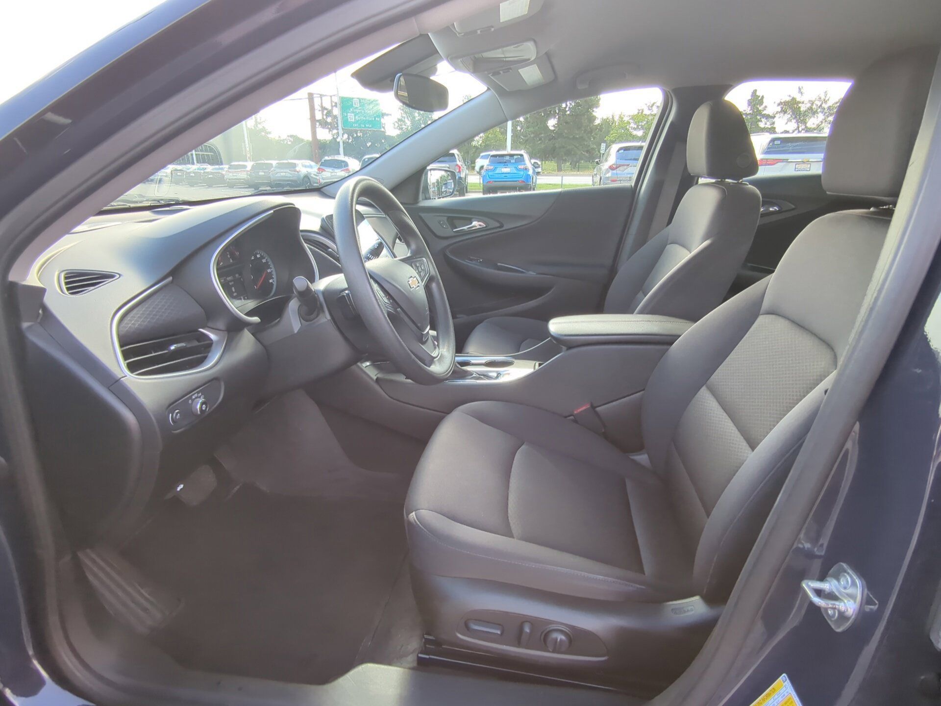 Used 2025 Chevrolet Malibu LT FWD image 16