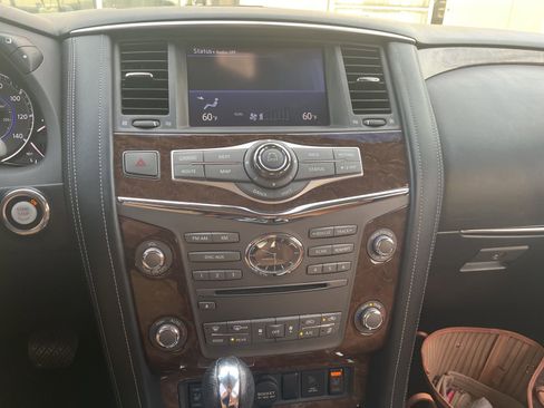 Used 2017 INFINITI QX80 Signature Edition image 10