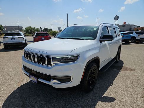 Used 2024 Jeep Wagoneer 4WD w/ Convenience Group I image 4