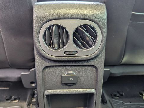 Used 2016 Volkswagen Tiguan SE FWD image 14