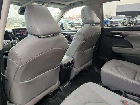 Used 2020 Toyota Highlander Platinum image 14