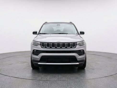 Used 2025 Jeep Compass Limited AWD/4WD image 2