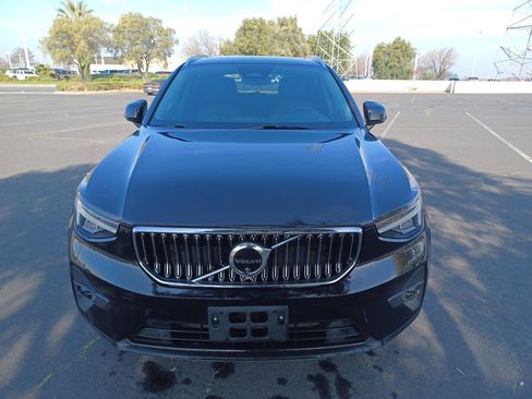 Used 2025 Volvo XC40 B5 Plus image 2