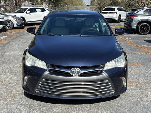 Used 2017 Toyota Camry XLE image 2