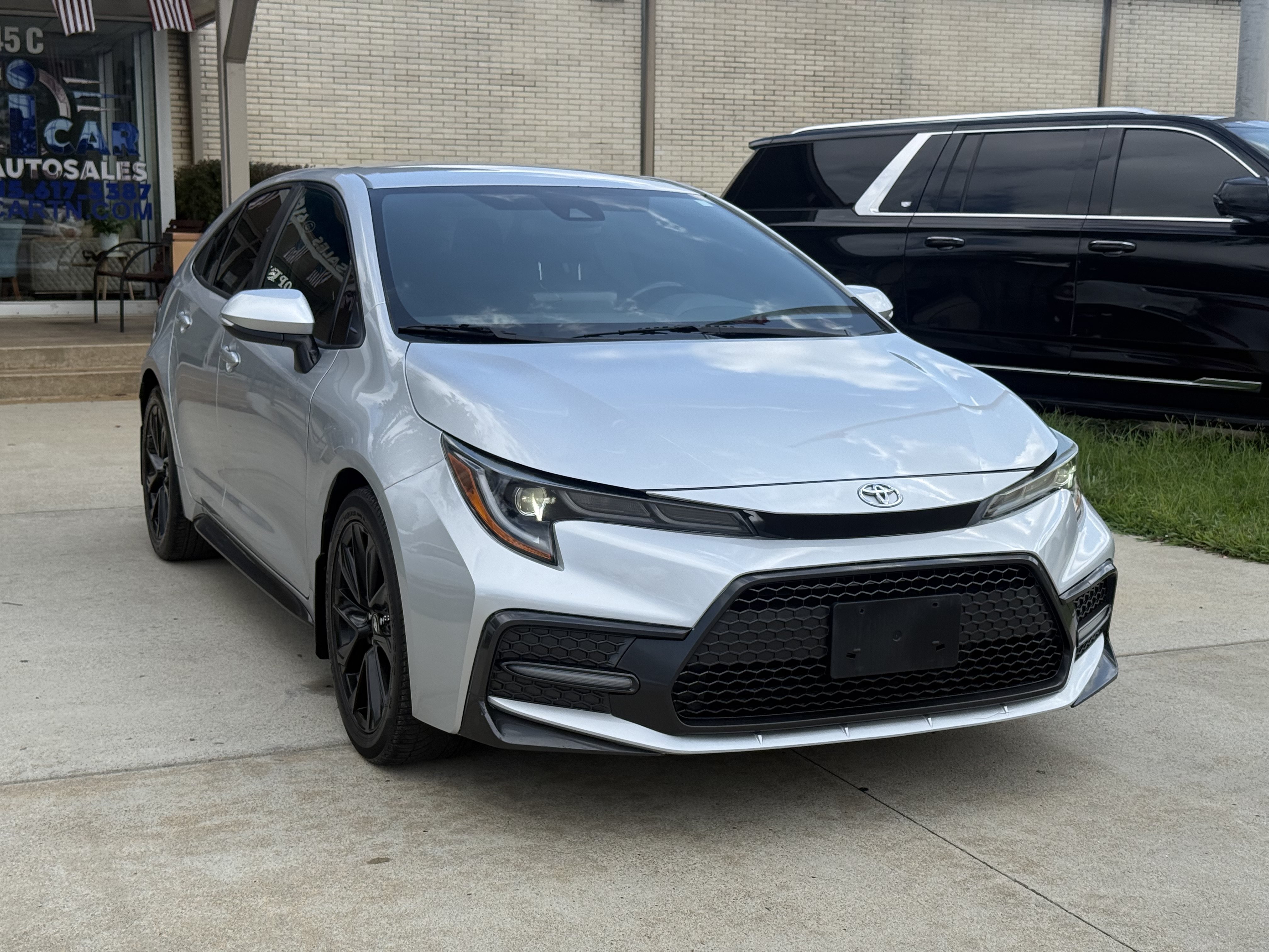 Used 2022 Toyota Corolla SE FWD image 3