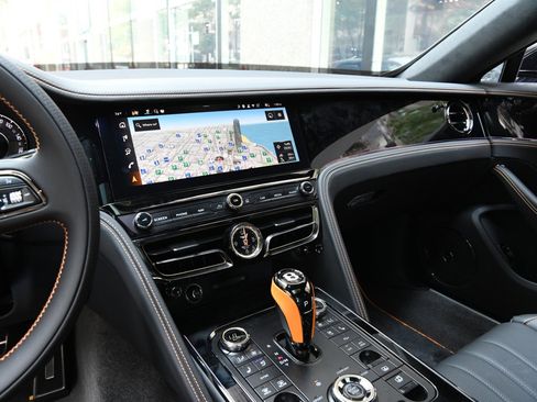 New 2025 Bentley Flying Spur Plug-In Hybrid image 16