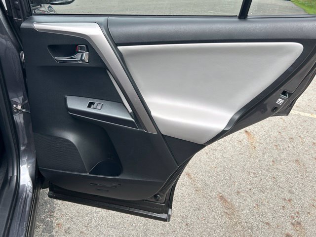 Used 2017 Toyota RAV4 XLE AWD/4WD image 43