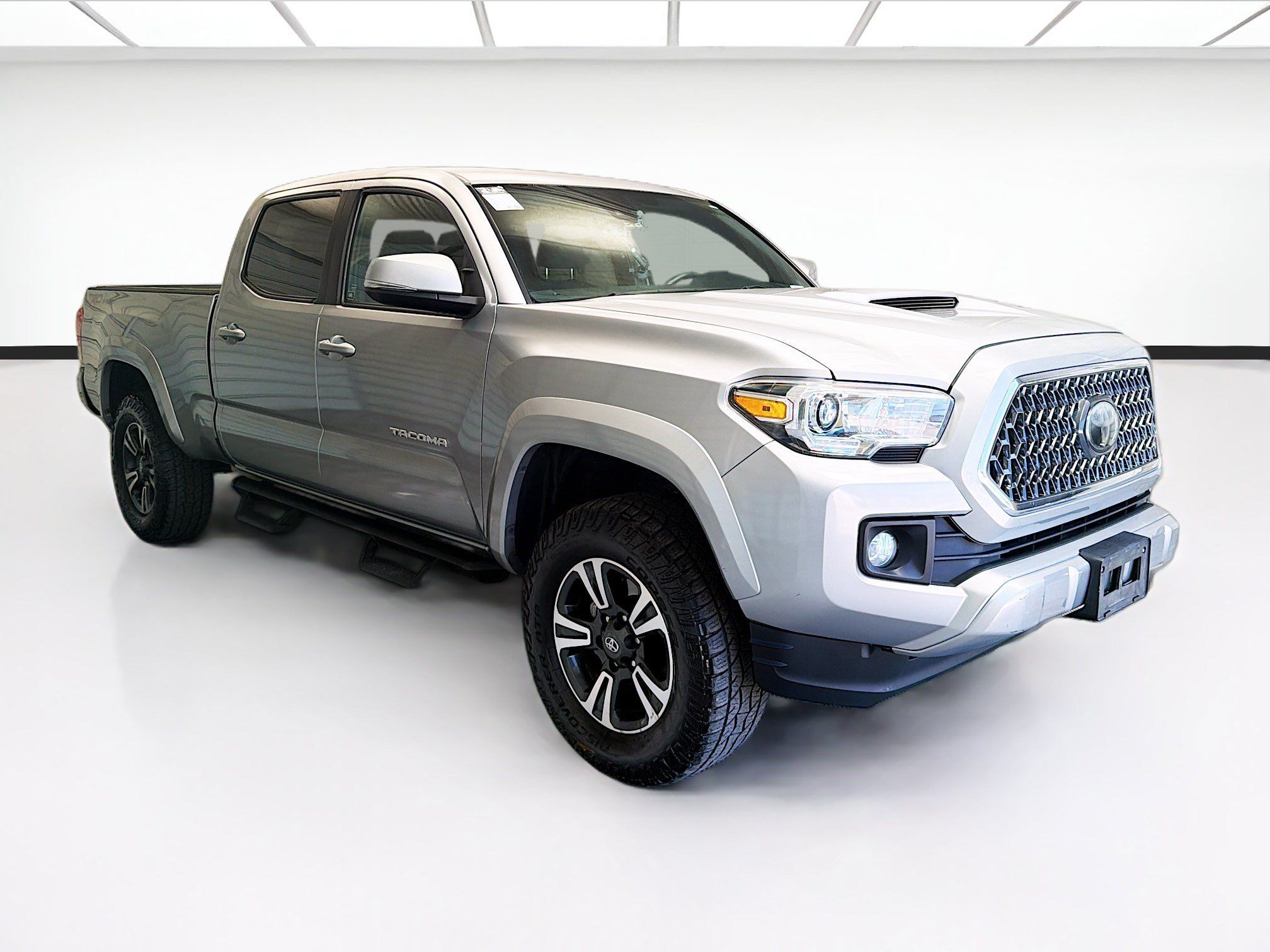 Used 2019 Toyota Tacoma TRD Sport RWD image 3