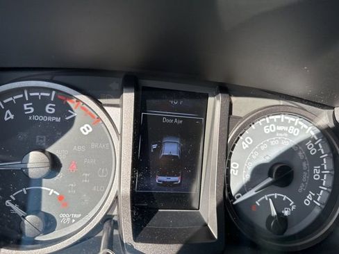 Used 2022 Toyota Tacoma TRD Off-Road w/ TRD Premium Off Road Package image 25