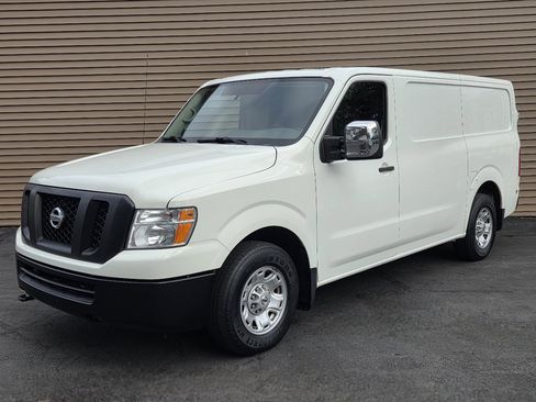 Used 2020 Nissan NV 3500 SV image 2