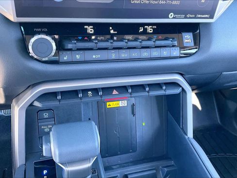 Used 2024 Toyota Tundra Limited image 32