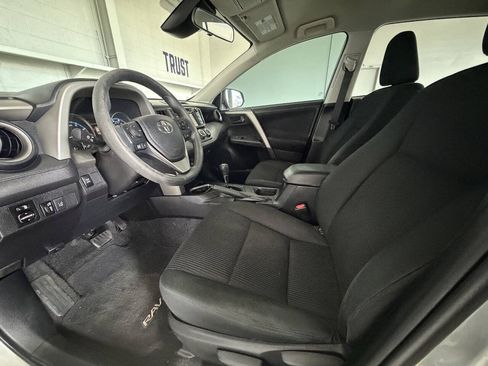 Used 2017 Toyota RAV4 LE w/ Carpet Mat Package AWD/4WD image 17