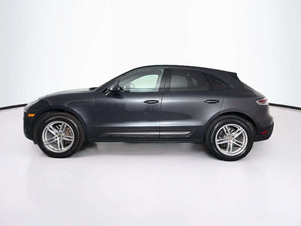 Certified 2023 Porsche Macan AWD/4WD image 2