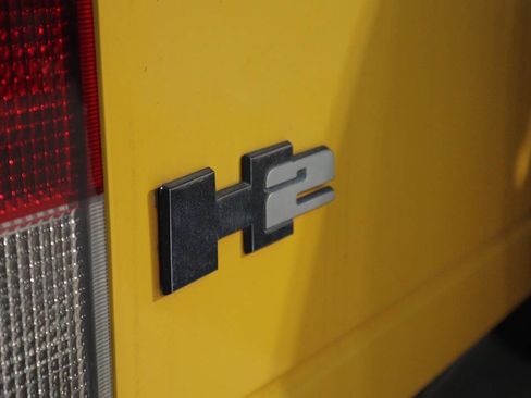 Used 2005 HUMMER H2 SUT w/ Preferred Equipment Group image 10