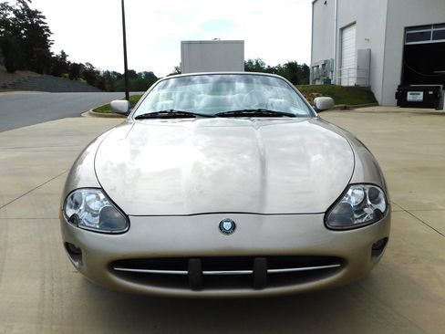 Used 2000 Jaguar XK8 Convertible RWD image 3
