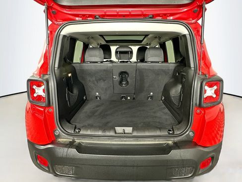 Used 2019 Jeep Renegade Latitude w/ Popular Equipment Group image 25