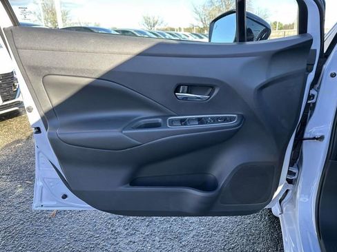 New 2025 Nissan Versa SR w/ Trunk Package image 14