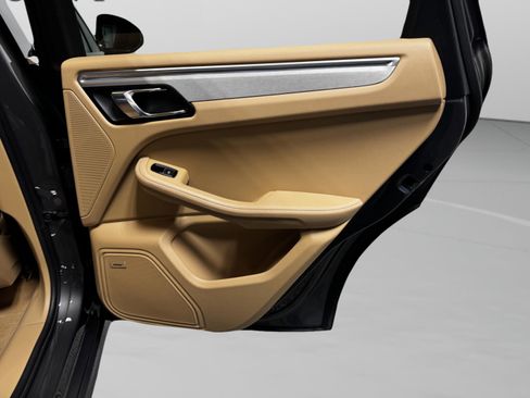 Used 2016 Porsche Macan Turbo image 38