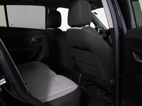 Certified 2022 Chevrolet Trax LS w/ Tint and Cruise Package image 39