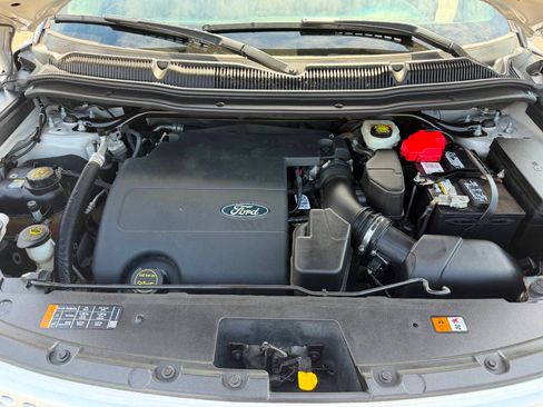 Used 2014 Ford Explorer XLT w/ Equipment Group 202A AWD/4WD image 9