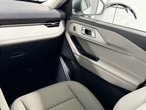 New 2026 Ford Explorer Active w/ Active Comfort Package RWD image 12