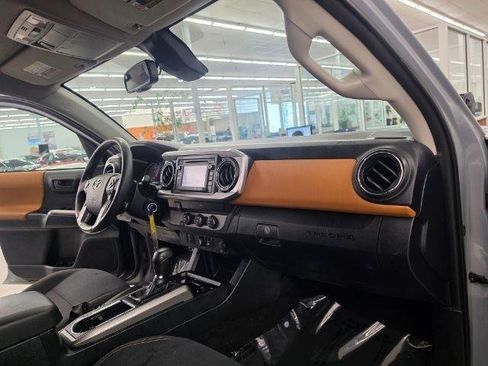 Used 2019 Toyota Tacoma SR5 RWD image 13