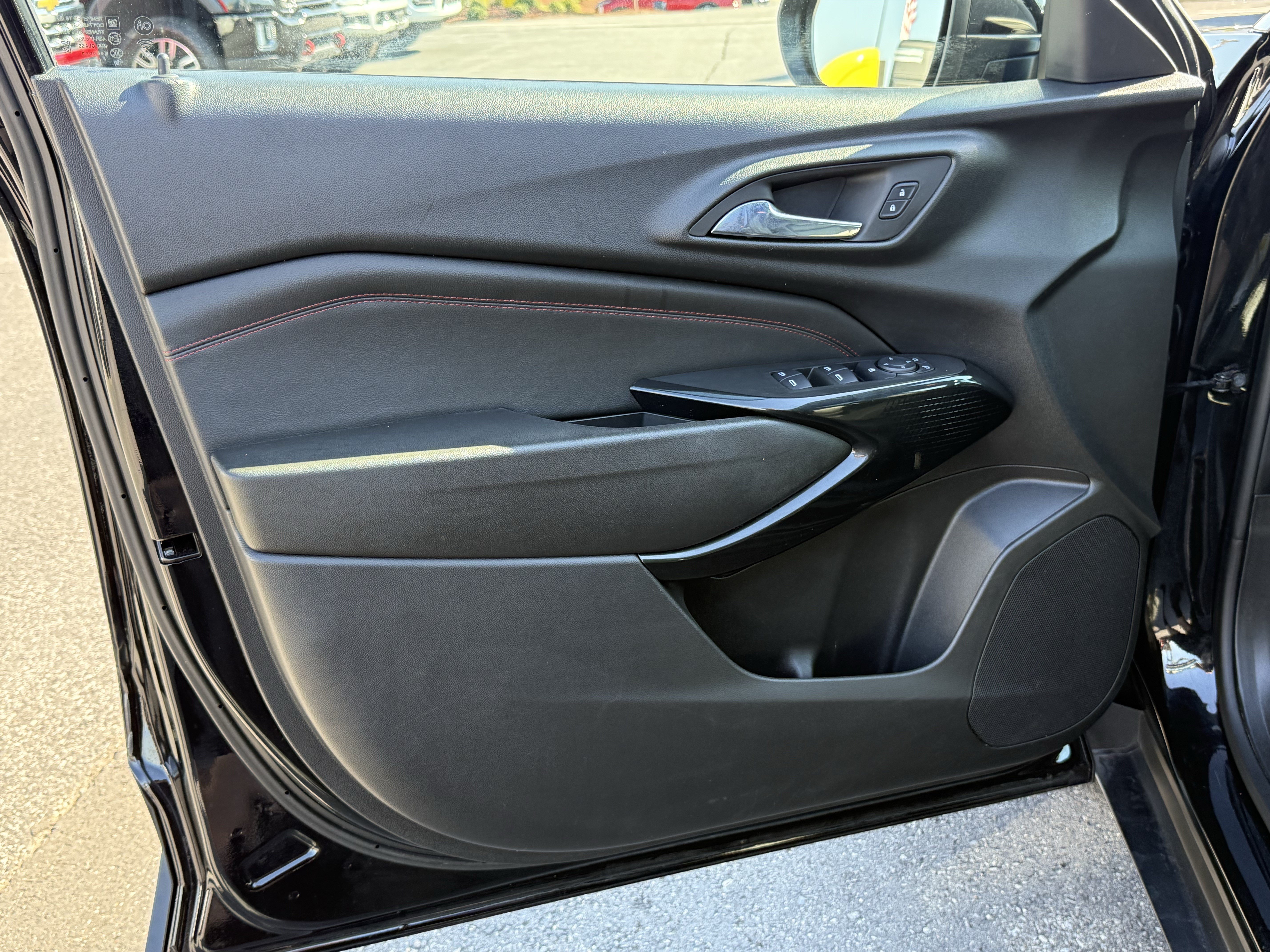 Used 2024 Chevrolet Trax RS FWD image 14