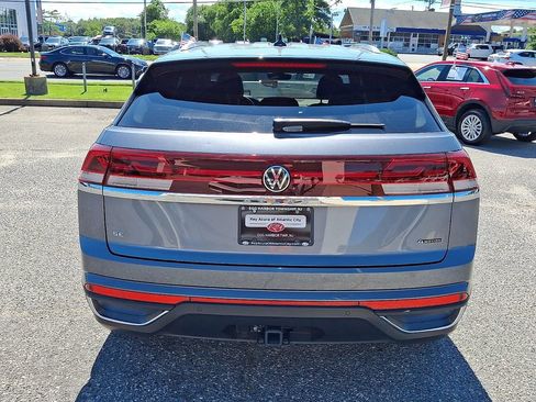 Used 2024 Volkswagen Atlas Cross Sport SE AWD/4WD image 5