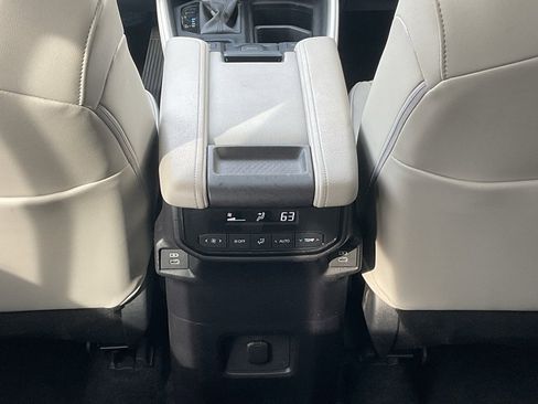 Used 2025 Toyota Grand Highlander AWD image 20