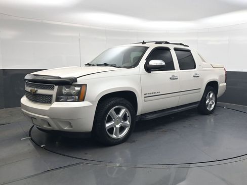 Used 2011 Chevrolet Avalanche LTZ AWD/4WD image 8