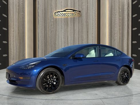 Used 2022 Tesla Model 3 Standard Range image 2