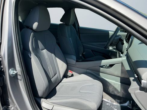 Used 2023 Hyundai Elantra SEL w/ Preferred Accessory Package FWD image 16