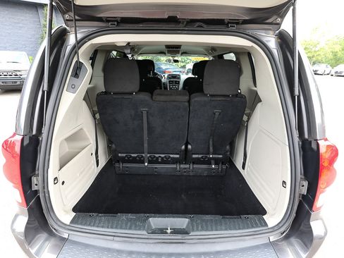 Used 2016 Dodge Grand Caravan SXT FWD image 7