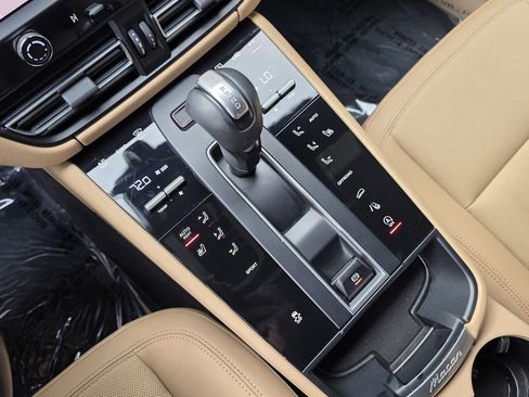 Certified 2023 Porsche Macan Turbo image 26