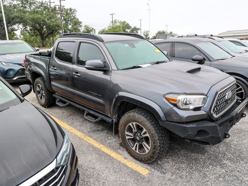 Used 2019 Toyota Tacoma TRD Sport AWD/4WD image 7