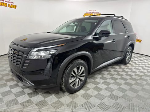 New 2026 Nissan Pathfinder SL image 1